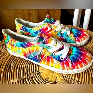 Blowfish Tiedye Women’s size 9